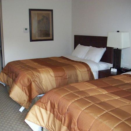 Price Pointe Inn Waukesha Esterno foto
