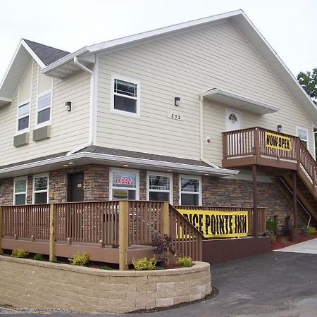 Price Pointe Inn Waukesha Esterno foto
