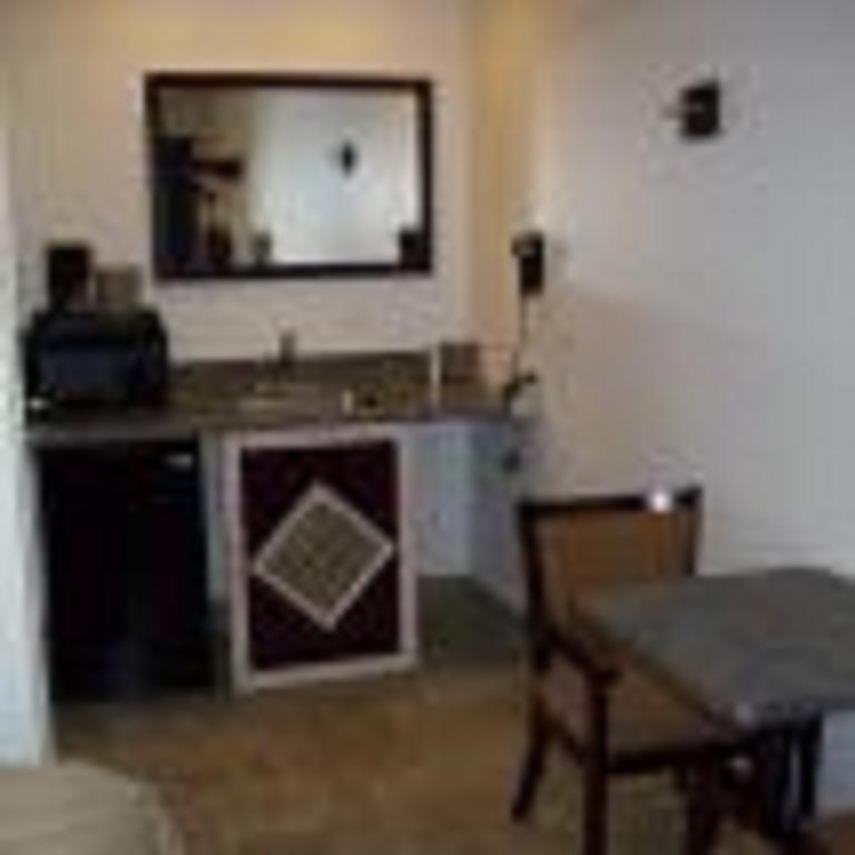 Price Pointe Inn Waukesha Esterno foto
