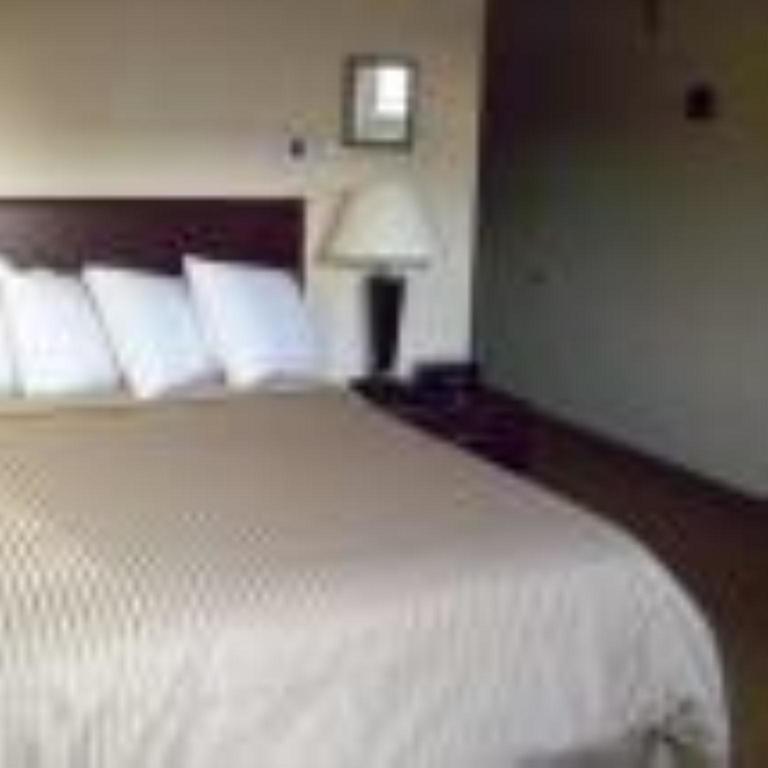 Price Pointe Inn Waukesha Esterno foto