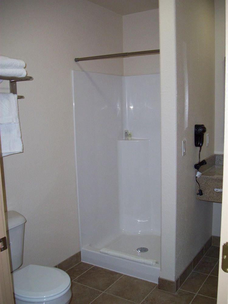 Price Pointe Inn Waukesha Esterno foto