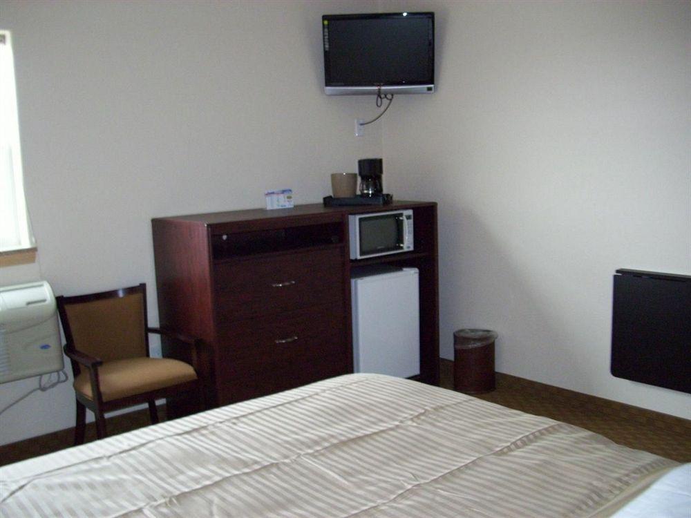 Price Pointe Inn Waukesha Esterno foto