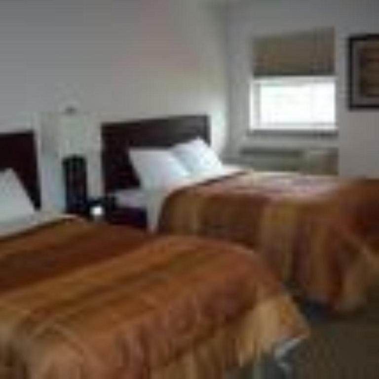 Price Pointe Inn Waukesha Esterno foto