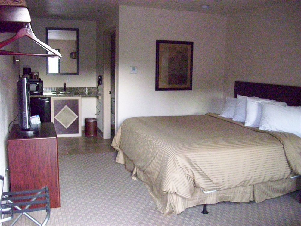 Price Pointe Inn Waukesha Esterno foto