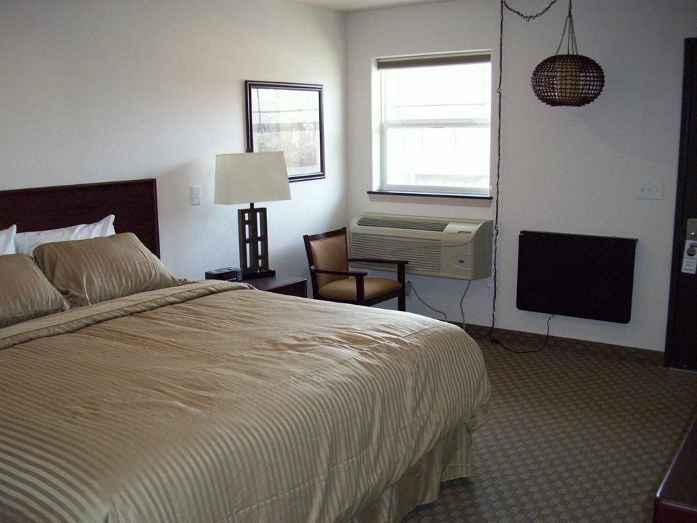 Price Pointe Inn Waukesha Esterno foto