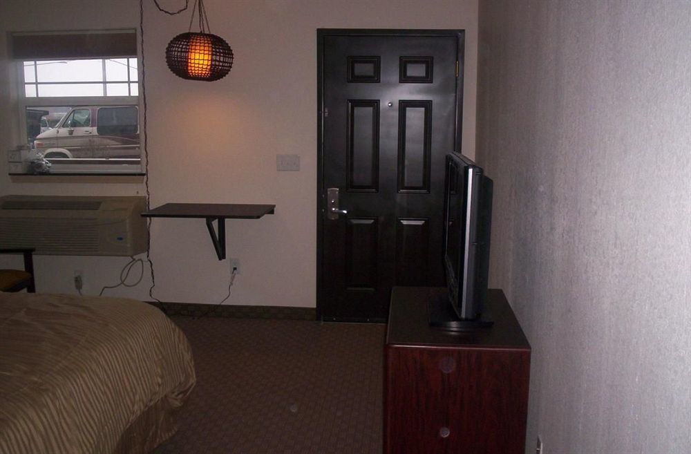 Price Pointe Inn Waukesha Esterno foto