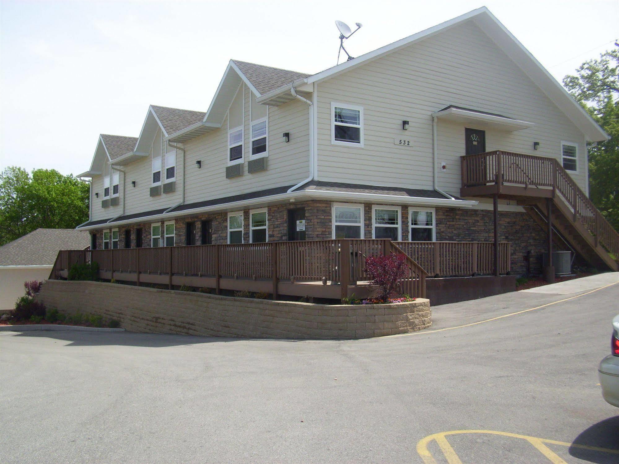 Price Pointe Inn Waukesha Esterno foto
