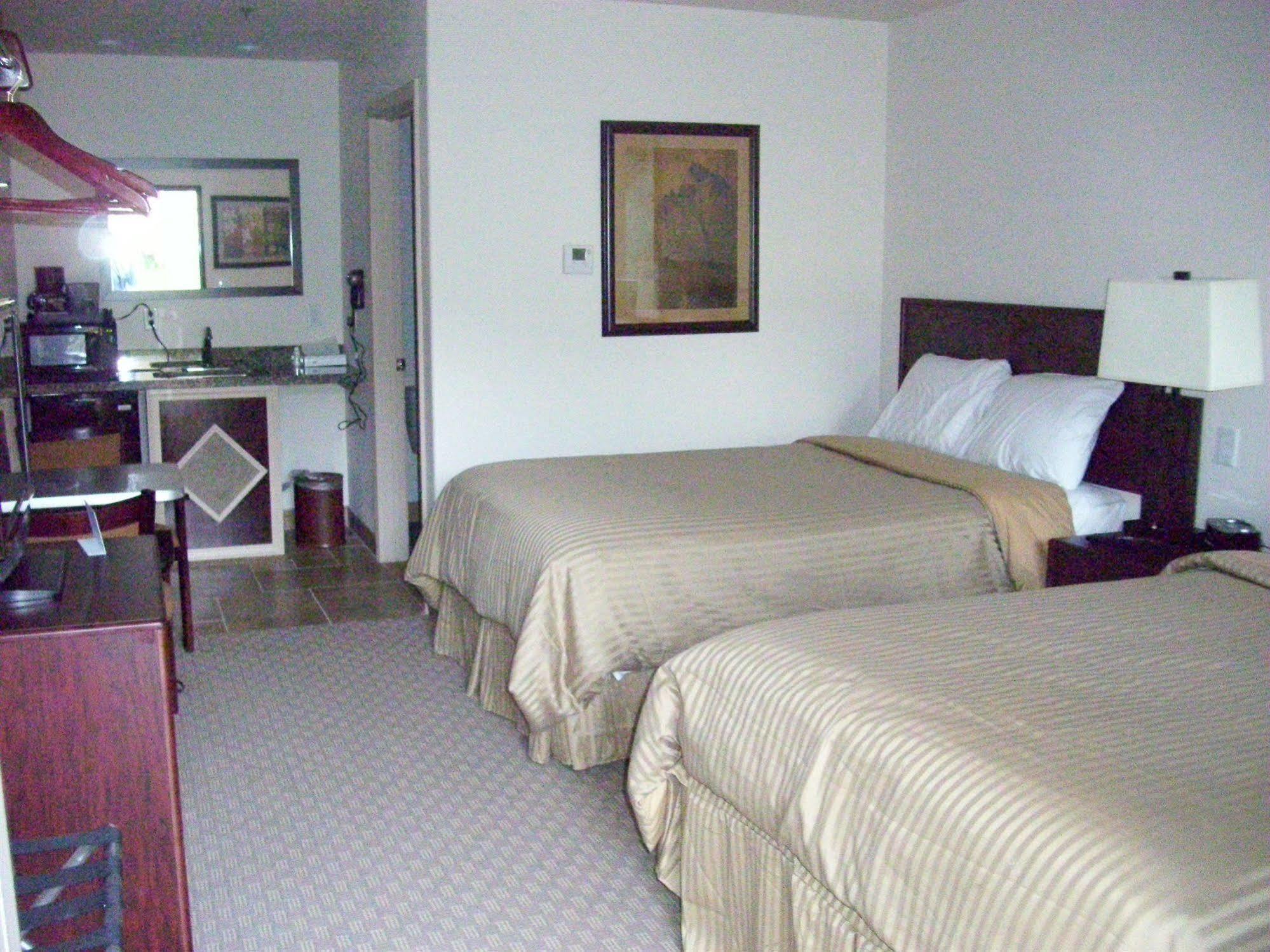 Price Pointe Inn Waukesha Esterno foto