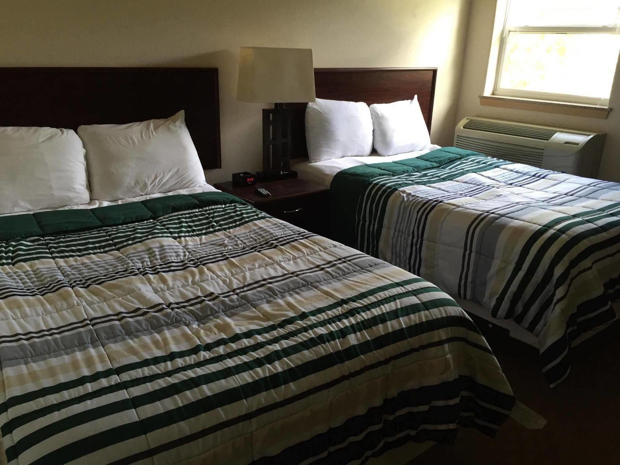 Price Pointe Inn Waukesha Esterno foto