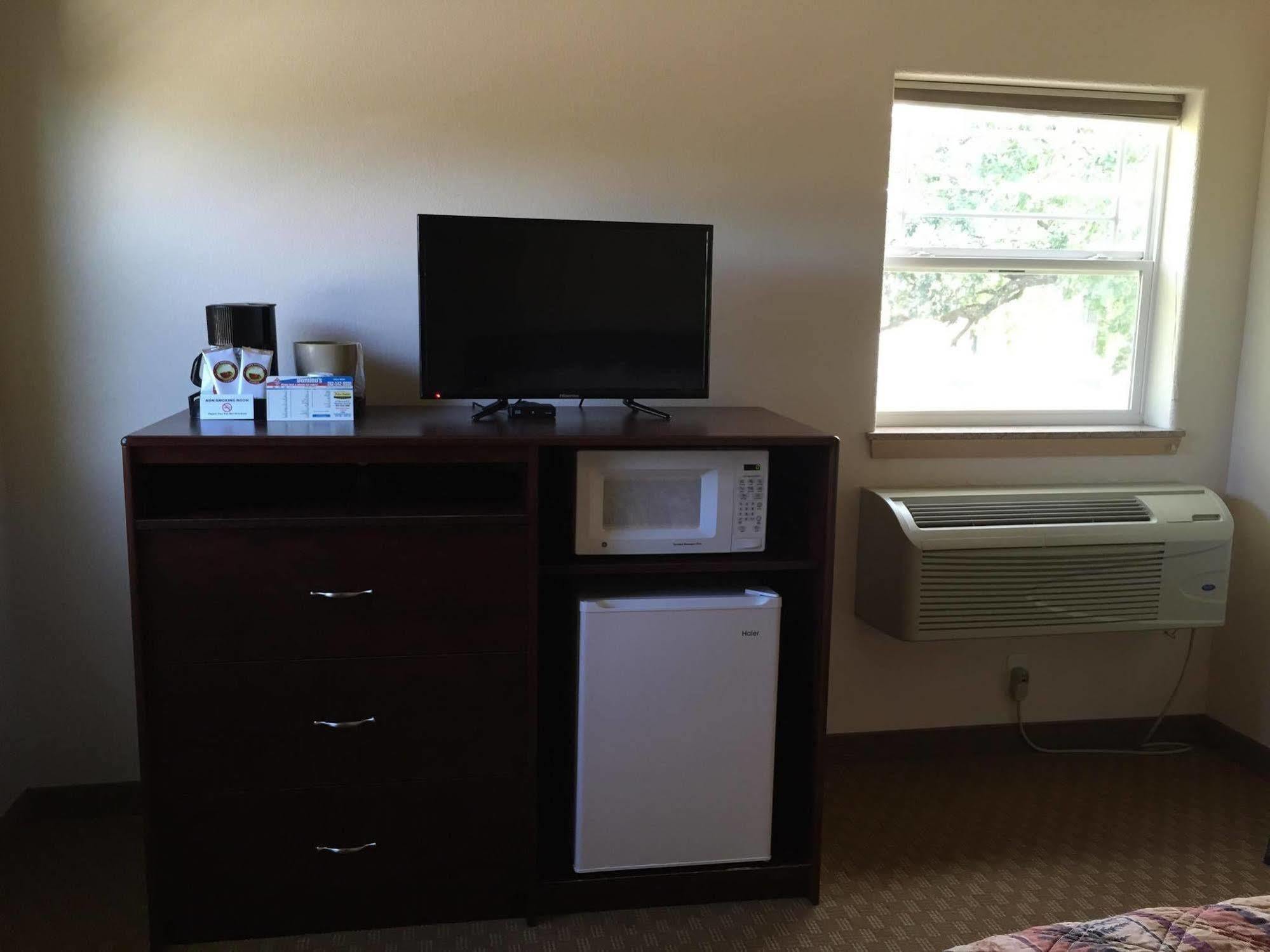 Price Pointe Inn Waukesha Esterno foto