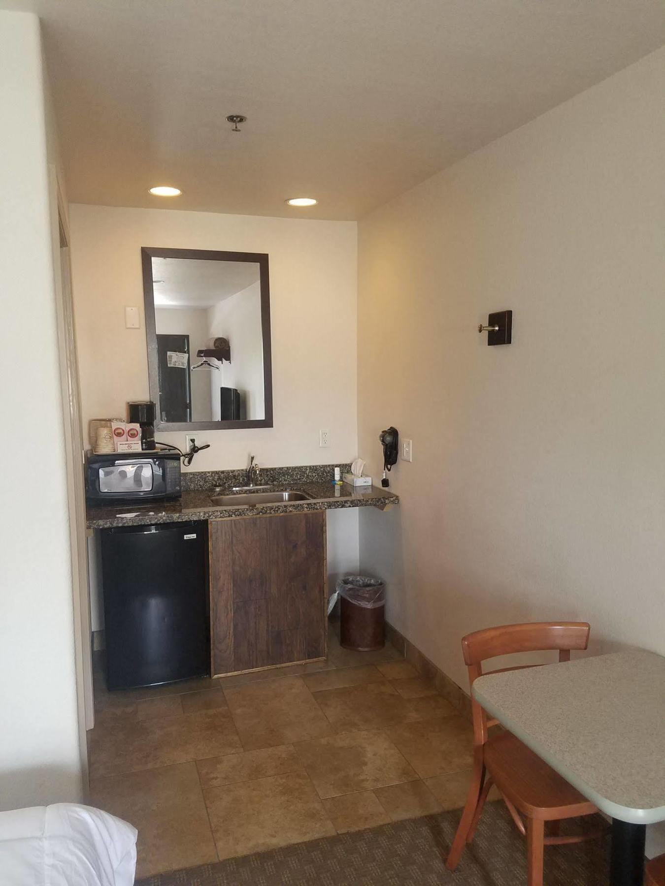 Price Pointe Inn Waukesha Esterno foto