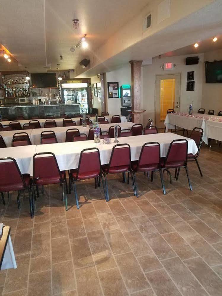 Price Pointe Inn Waukesha Esterno foto