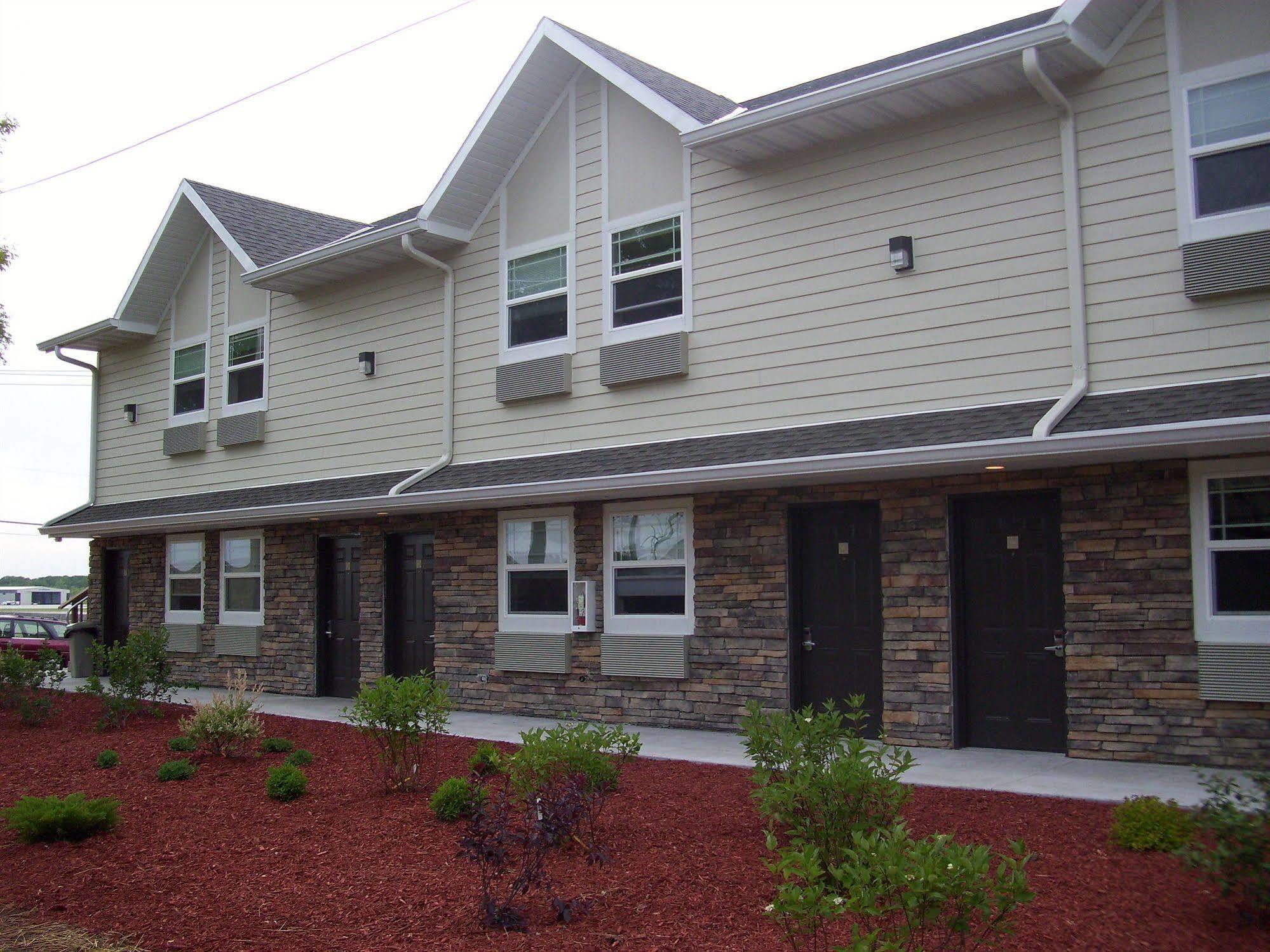 Price Pointe Inn Waukesha Esterno foto