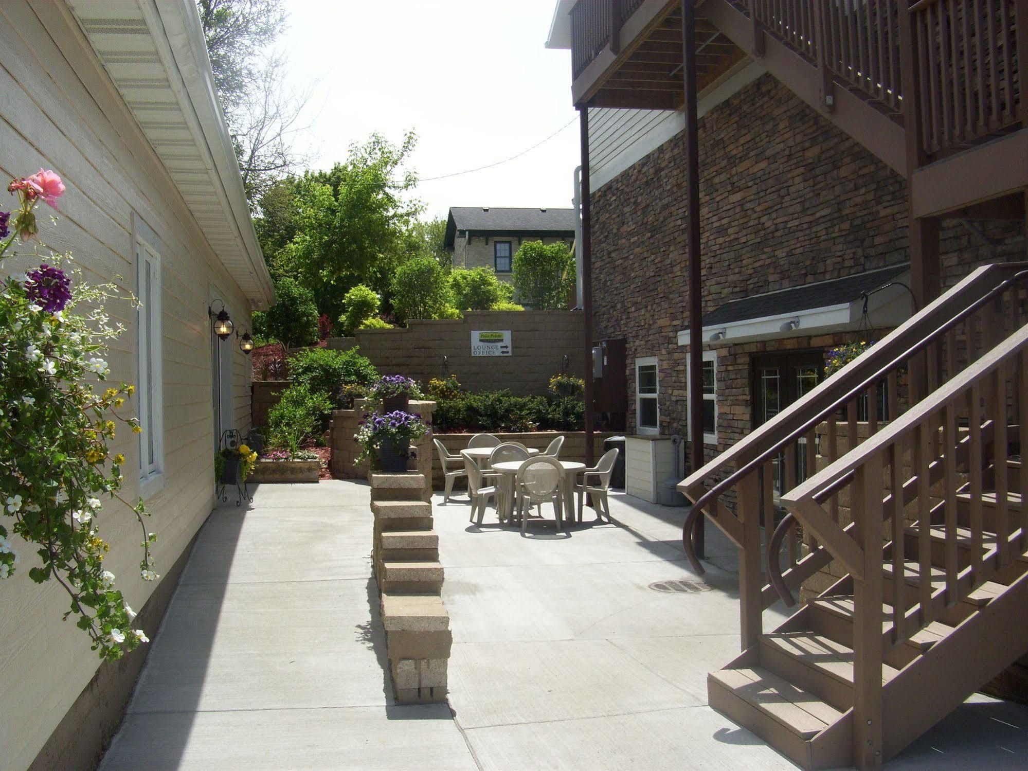 Price Pointe Inn Waukesha Esterno foto